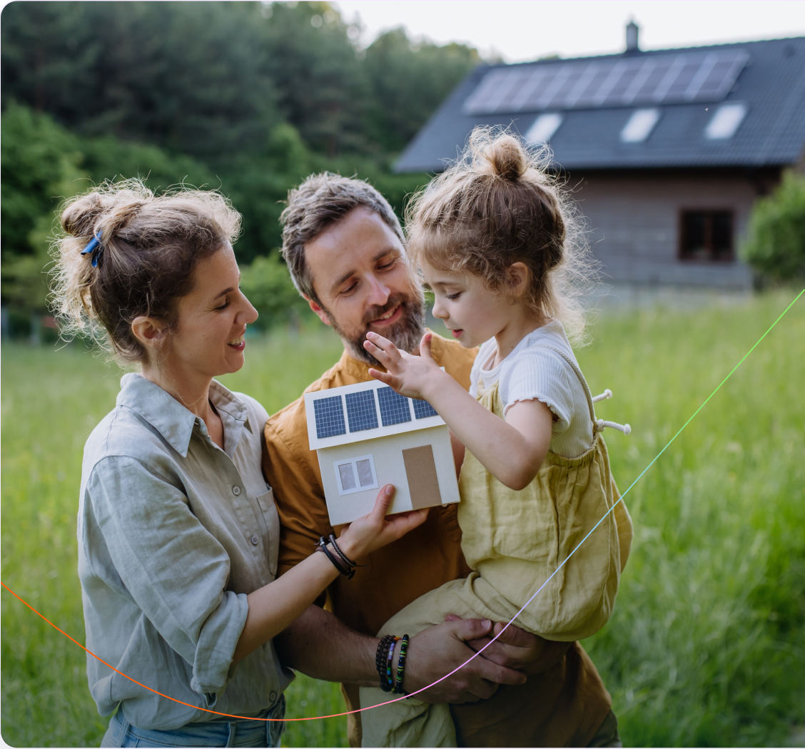 Imagen de familia disfrutando de su instalación de placas solares